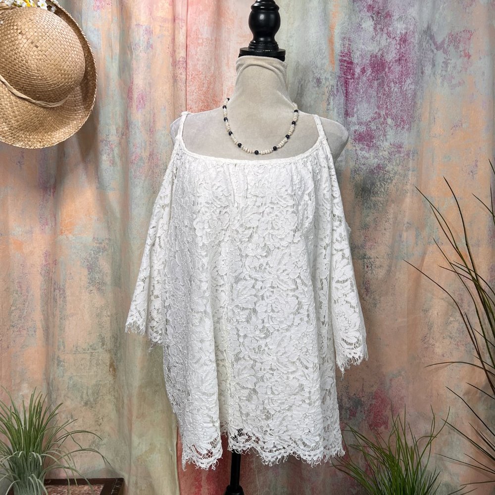 📌Torrid Lace With A Side Of Skin Cold Shoulder Swingy Silhouette Blouse Top